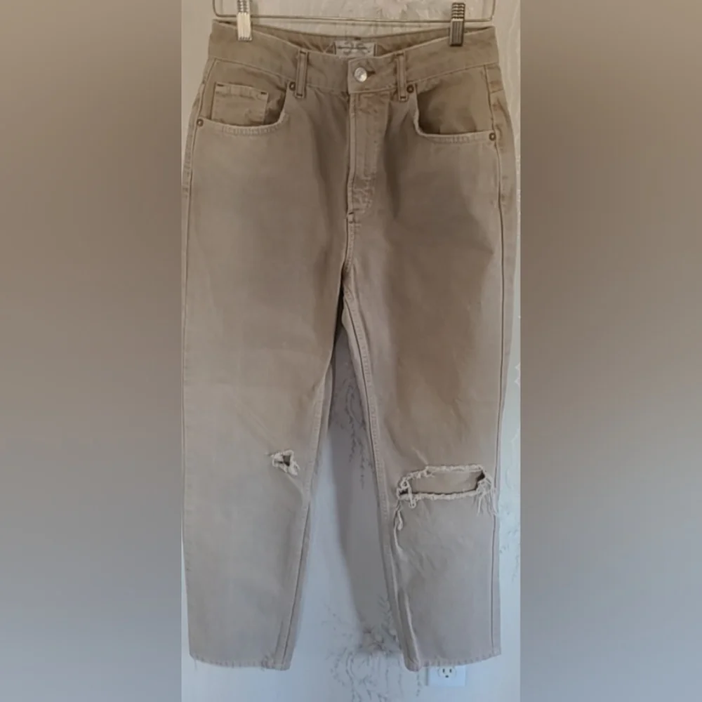 We The Free Dakota Straight Leg Distressed‎ Tan Jean - Picture 2 of 4